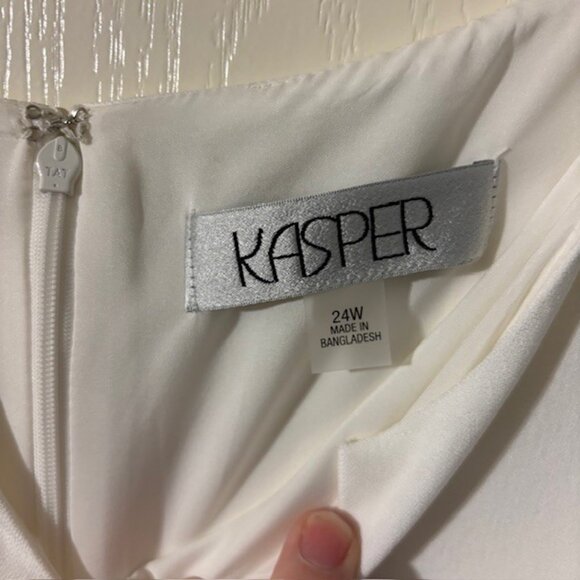 NWT Kasper Women's Plus Size Sheath Dress with Cut Out, Vanilla Ice SZ 24 - Picture 3 of 5